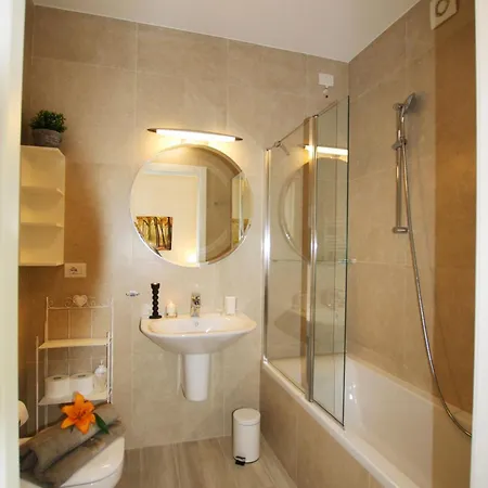 בית נופש Ikhaya - Acquaseria, San Siro By Lovecomo אקסריה