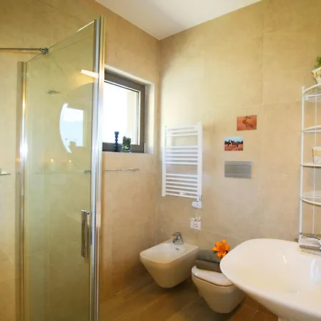 בית נופש Ikhaya - Acquaseria, San Siro By Lovecomo